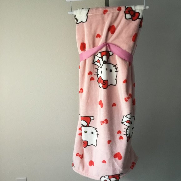 Hello Kitty Pink Valentine's Day Throw Blanket - Picture 2 of 6